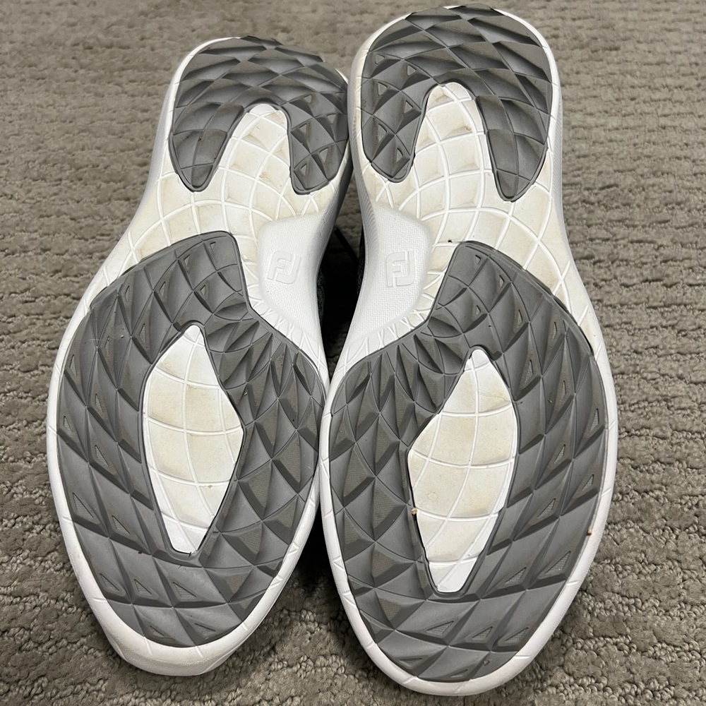 Golfing shoes - Picture 3 of 4